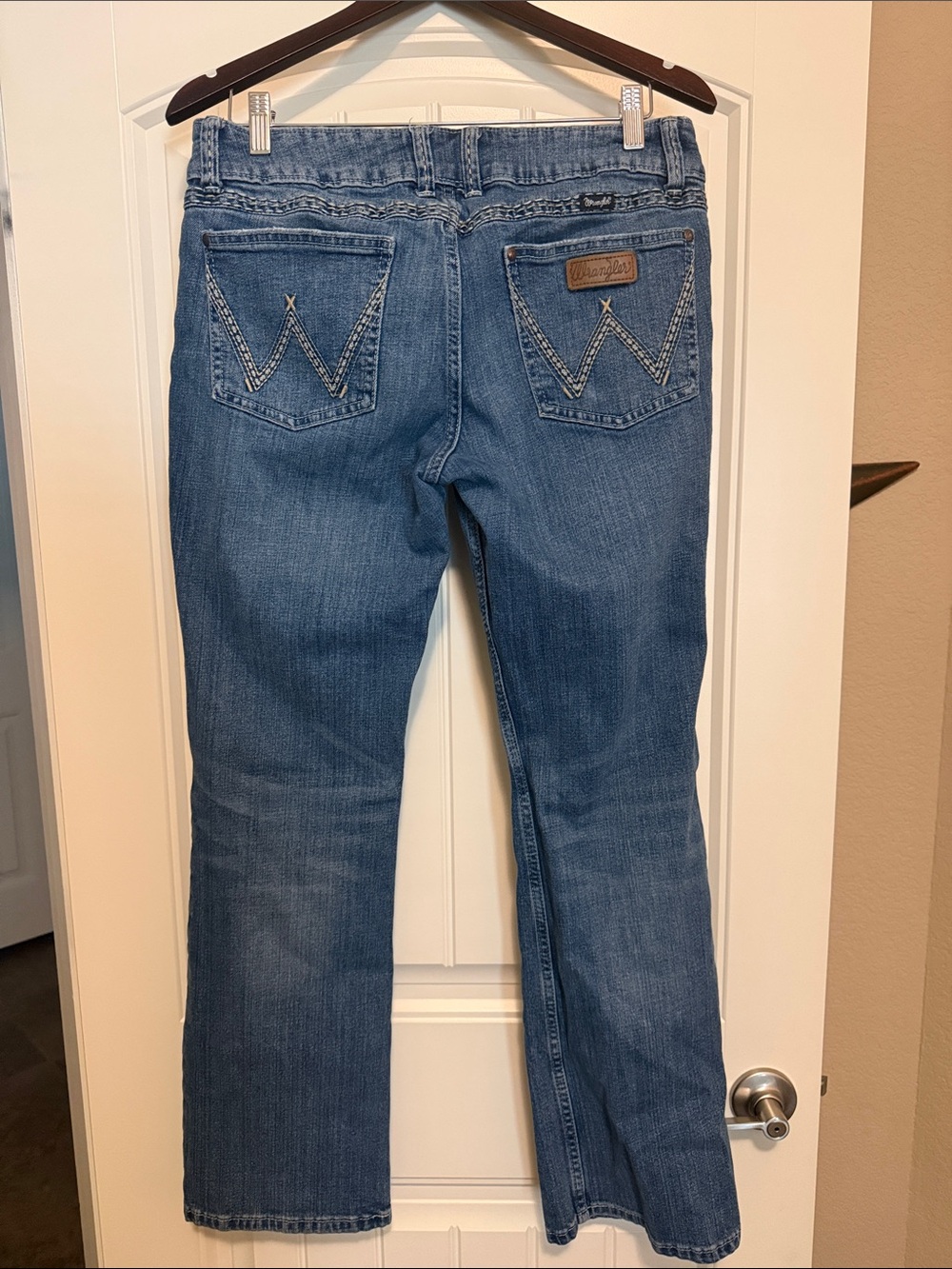 Wrangler Women's Boot Cut Jeans in Medium Blue Wash